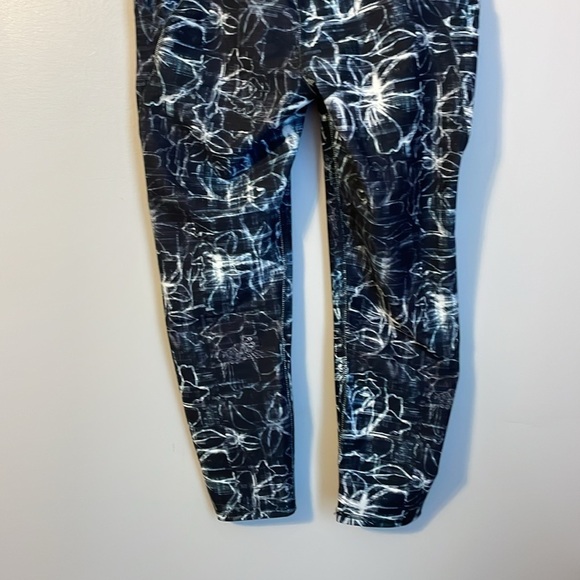 Spyder Active Floral Black Blue White Cropped Athletic Leggings size L - Picture 14 of 16